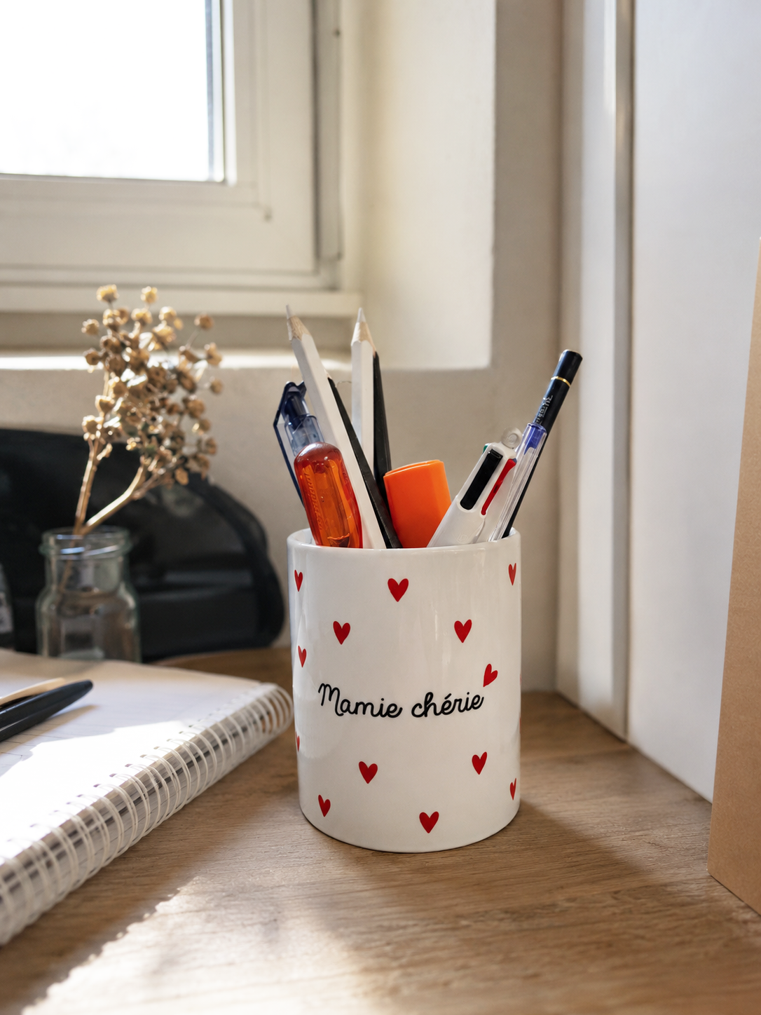 Pot à crayons - coeurs rouges